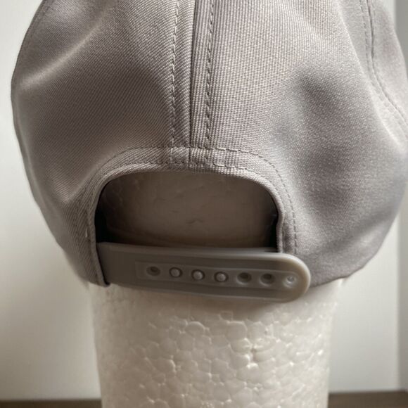 Under Armour Snapback Gray Womens Hat Cap OSFA Golf Urban Fashion Y2K - Picture 6 of 11